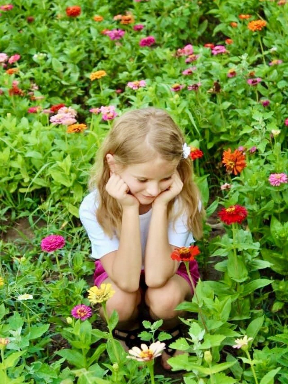 64.jpg-girl-in-flowers-People-14-25-Second-Place-H.-Lewis-copy